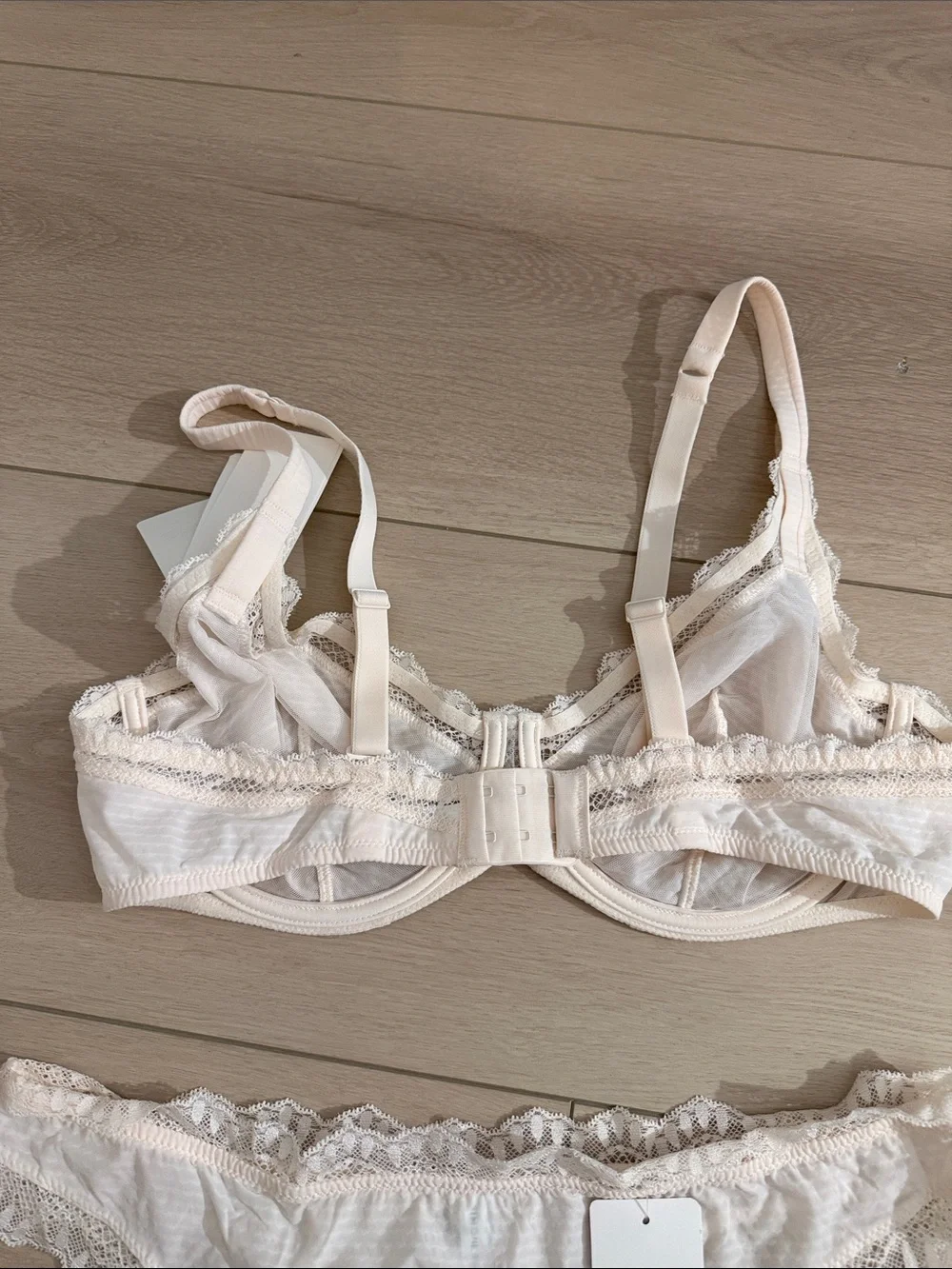 Simone Perele Candide Underwire Plunge Bra 36D with matching thong